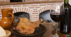 El lechazo churro es perfecto para compartir en las celebraciones familiares o entre amigos: un gran manjar fácil de cocinar, ya que el lechazo churro asado es muy fácil de preparar: un horno a 180º, un recipiente grande (a poder ser de barro), agua y sal. En poco más de 2 horas se puede elaborar este exquisito plato con un esfuerzo mínimo. El plato que es acompañado a la perfección por un reconocido caldo de la Ribera del Duero.